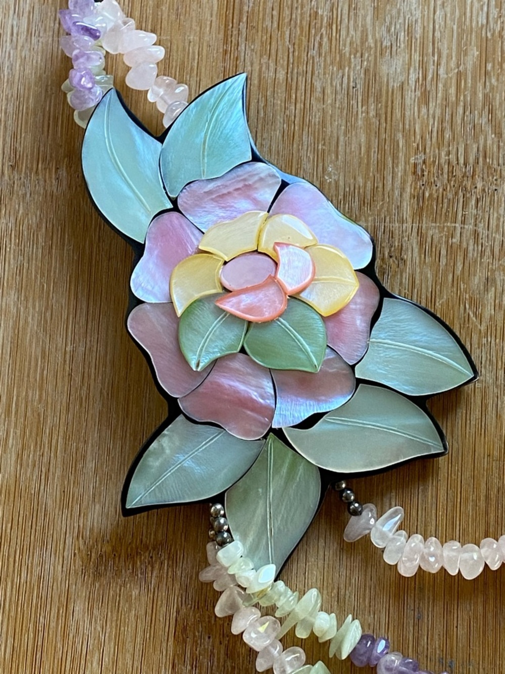 Vtg Lee Sands Mother of Pearl Inlay Flower Necklace with Natural Gemstones - Picture 4 of 16